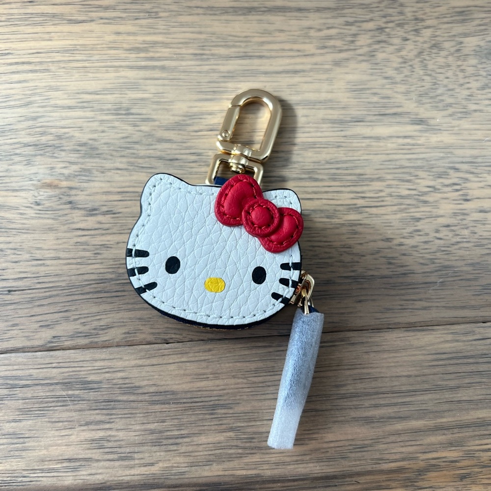 Hello Kitty Madison de Sabre charm